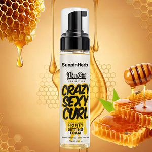 Mousse Fixante au Miel Bio pour Boucles Définies, Tenue Forte, Anti-Frisottis, Lisse et Brillante, Sans Alcool, Sans Cruauté Animale - Product Image 2