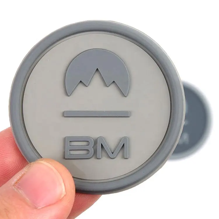 Fabricante de patches de emblemas de borracha macia de alta qualidade com logotipo de silicone 3D personalizado com prensa térmica