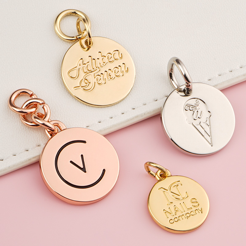 Bag Accessories Engraved Logo Gold Round Metal Tag、Custom Golden Plated Metal Name Hanging Logo TagためHandbags