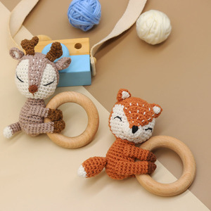 Hochet pour bébé en bois fait à la main, sûr et naturel, avec des animaux mignons, cerf, <span class=keywords><strong>renard</strong></span>, jouets <span class=keywords><strong>de</strong></span> <span class=keywords><strong>dentition</strong></span> en bois, <span class=keywords><strong>anneau</strong></span> <span class=keywords><strong>de</strong></span> <span class=keywords><strong>dentition</strong></span> au crochet - Product Image 4