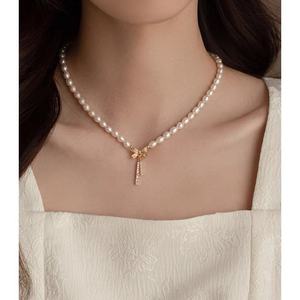 Collier pendentif rétro français pour jeunes femmes, nœud délicat avec perle de millet naturelle, nouveau design de chaîne de clavicule - Product Image 3