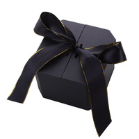 Coffret Cadeau Cosmétique Personnalisé : Rouge à Lèvres Brillant, Sérum Huile Essentielle, Parfum – Boîte Double Porte avec Laminage Mat/Brillant Recyclable