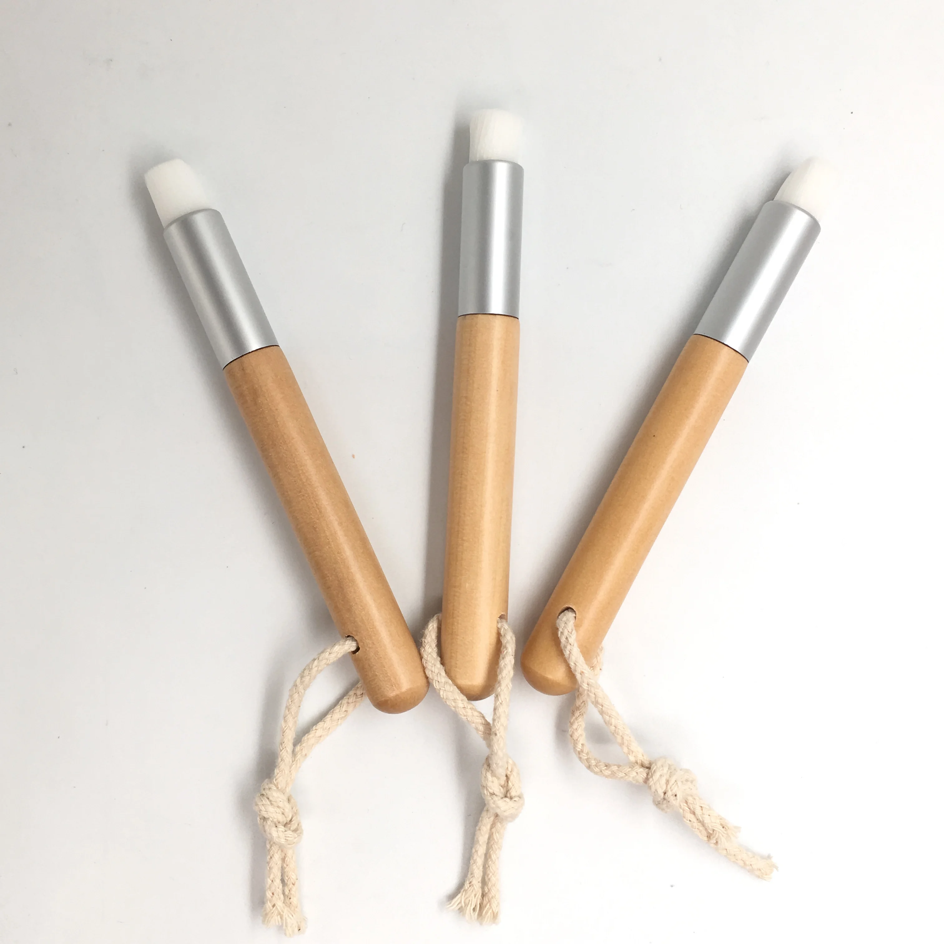 Щетки для чистки древесины