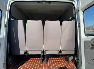 Fourgonnette compacte Iveco Daily 2017 avec moteur 2.8T, diesel turbocompressé, transmission manuelle, intérieur foncé, MPV 11 places - Product Image 4