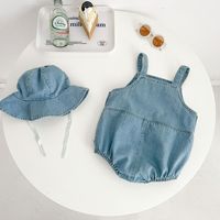 Combinaison légère en denim de coton pour bébé fille, couleur unie, avec chapeau inclus