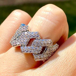 Anello da Cocktail Geometrico F1468 con Zirconia Cubica Creata in Laboratorio, Micro Pavé, Anelli Unisex alla Moda per Feste - Product Image 1