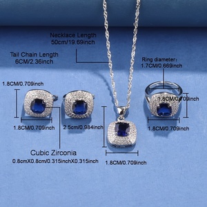 Un ensemble de bijoux luxueux avec des éléments élégants et classiques pour les mariées et les demoiselles d'honneur, incluant de la zircone cubique de haute qualité - Product Image 3