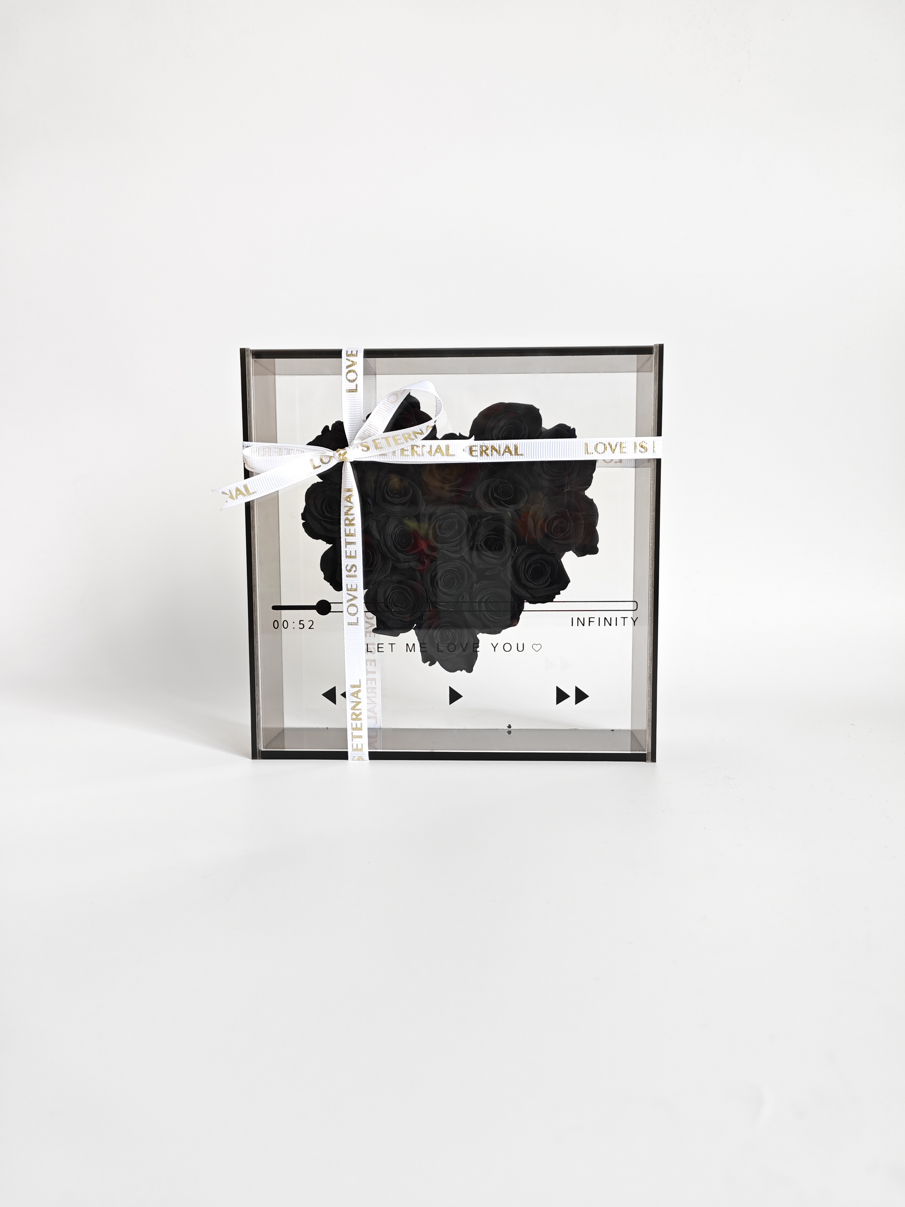 20*20*5 cm 18 roses noires dans la boîte grise
