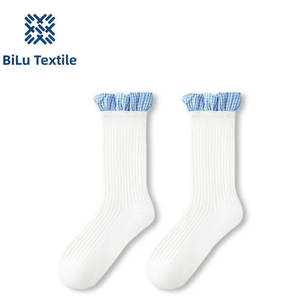 Chaussettes en coton pour femmes, noires, blanches, grises, mi-mollet, respirantes, style crew, vente en gros - Product Image 1