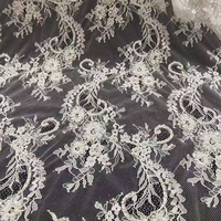 Tissu en dentelle Chantilly française de luxe, lourdement perlé, brodé de perles et de paillettes