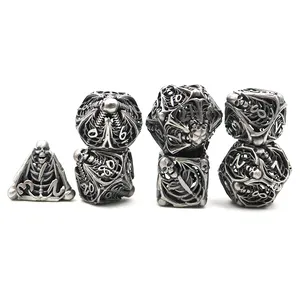 China Custom Made 16mm Hollow Skull Head Polyhedral Steroscopic DND Metal Game Dice Set