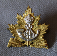 Insigne vintage bicolore en forme de feuille d'érable, badge du RHLI Wentworth Regiment, accessoire métallique rétro pour uniforme, décoration de costume, objet de collection