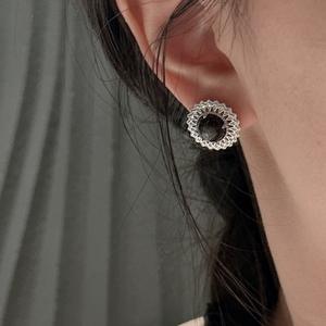 Boucles d'oreilles vintage légères, élégantes et raffinées en argent pur S925 avec pierre scintillante et motif ajouré, bijoux en perles - Product Image 2