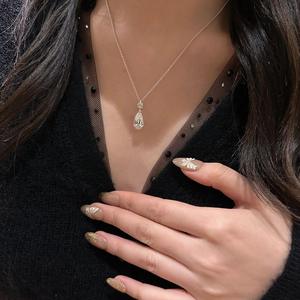 Collar de Plata de Ley S925 con Diseño de Gota de Agua Dinámica, Conjunto de Joyería Fina de Lujo, Diamante Versátil y Moderno con una Lágrima - Product Image 4