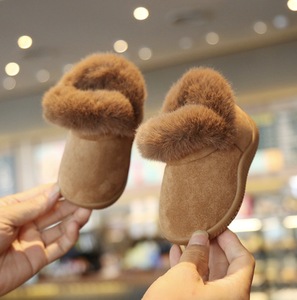 Bottes d'hiver chaudes et douces en peluche pour enfants, bottes de neige à fourrure pour bébés, garçons et filles, semelle intermédiaire en bois, à enfiler - Product Image 4