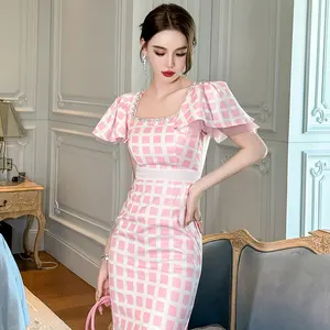 ZYHT 50360 गुलाबी और सफेद वर्ग कॉलर मोती हीरा प्लेड महिला ड्रेस चिथड़े डबल स्तरित मेष आस्तीन स्वभाव पोशाक