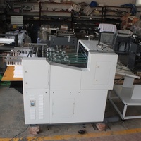 Haute vitesse automatique A4 papier artisanat embosseur feuille d'alimentation rouleau de gaufrage à chaud feuille d'aluminium feuille de papier gaufrage Machine