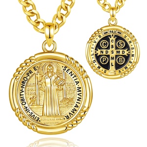 Collier pendentif Saint Benoît en cuivre plaqué or 18 carats, émail noir double face, vente en gros, bijoux catholiques d'exorcisme pour hommes et femmes - Product Image 1