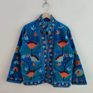 Veste Suzani en coton TNT faite à la main pour femmes, tenue artistique de festival avec broderie ethnique, manteau d'hiver pour style bohème - Product Image 1