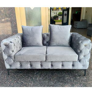 Canapé <span class=keywords><strong>deux</strong></span> <span class=keywords><strong>places</strong></span> de luxe personnalisable pour salon, en velours avec pieds en métal et boutons - Product Image 1