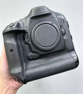 Appareil photo reflex numérique plein format Ca-non EO S 1DX d'occasion, idéal pour la photographie sportive, prêt à être expédié - Product Image 1