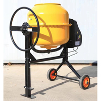 Petit mélangeur électrique pour mélanger le ciment et le mortier sur les chantiers de construction. Équipement de mélange de béton portable pour les chantiers de construction.
