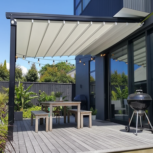 Pergola en alliage d'aluminium sur mesure avec toit rétractable en PVC et écrans coulissants pour les zones de piscine, de balcon, de jardin et de patio d'hôtel - Product Image 1