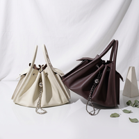 Tas Selempang Wanita Kulit Sapi Asli Premium Berkualitas OEM ODM Model Vintage Kapasitas Besar dengan Rantai