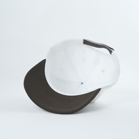 Casquette en tissu de coton non structurée à 5 panneaux avec boucle métallique et logo brodé, motif lettres, style sportif pour les entreprises