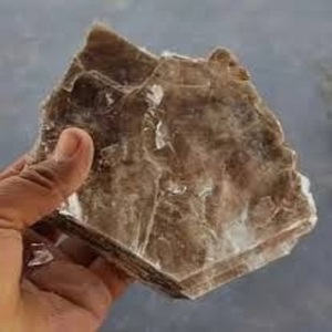 Bloc de mica muscovite indien de qualité ignifuge, origine Rajasthan, vente en gros par United Stone Ltd, avec une teneur en Al2O3 de 13,3-32% - Product Image 1