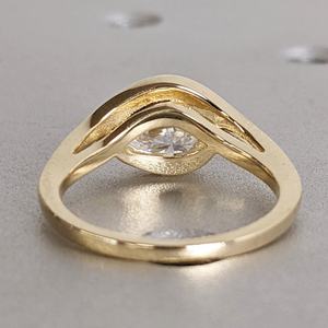 Gia Igi Certified CVD HPHT Lab Grown East West Pear Cut <span class=keywords><strong>Diamond</strong></span> Anillo de compromiso para mujeres 14K 18K Oro sólido Hermoso anillo - Product Image 2