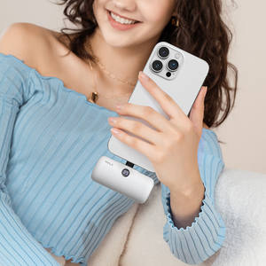 Power Bank Rotondo Mini di Alta Qualità con Ricarica Rapida 5000mAh PD 20W, Alimentatore USB Portatile Compatto con Display LED - Product Image 6