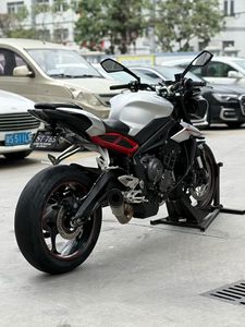 มอเตอร์ไซค์ <span class=keywords><strong>Triumph</strong></span> Street Triple <span class=keywords><strong>มือ</strong></span><span class=keywords><strong>สอง</strong></span> ใช้แก๊สโซลีน สมรรถนะสูง แบบ Naked ขาย - Product Image 2