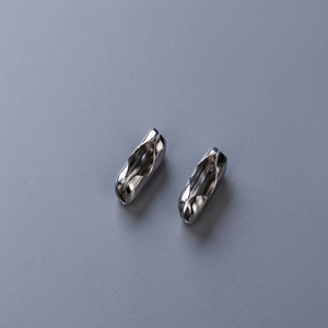 Clips Conectores de Cadena para Persianas Enrollables de Acero Inoxidable para Rodillos de 4.5mm, Persianas Romanas Verticales - Tipo Clip Manual - Product Image 1
