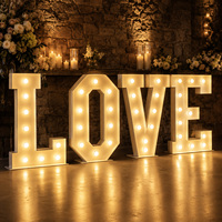 Chiffres géants lumineux à LED, enseignes métalliques autoportantes pour la décoration d'événements tels que les anniversaires, les mariages et les fêtes.