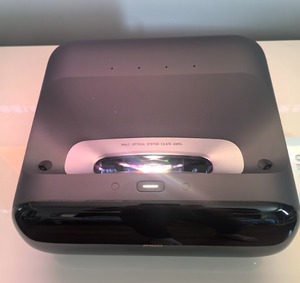 Projecteur O3 à ultra courte focale 4000 ISO Lumens Android Laser tricolore pour salon, chambre et cinéma - Product Image 1