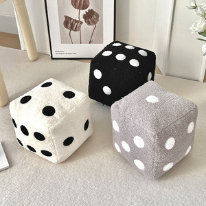 Nordique Ins-style couleur unie créatif dés canapé coussins maison décorative amusant réaliste jeter dés en peluche jouets coussins - Product Image 3