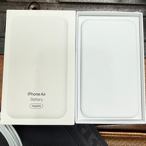 Boîte d'emballage pour chargeur sans fil magnétique iPhone Air, design neutre - Product Image 2
