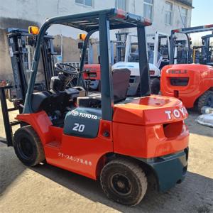 Chariot élévateur Toyota japonais d'occasion 2 tonnes 3800 kg en bon état avec équipement pour rapport de vente à prix réduit - Product Image 2