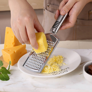 Rallador de queso plano de acero inoxidable multifunción para queso, chocolate, zanahoria, jengibre, patata, apto para lavavajillas - Product Image 1