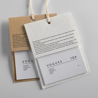 Étiquette personnalisée de luxe pour vêtements, nom/logo personnalisé, marque propre, écologique, estampage à chaud, étiquette en plastique avec cordon en papier pour sacs