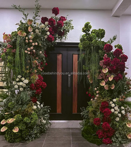 Arche florale artificielle en soie verte et rouge foncé pour décoration de mariage, en gros - Product Image 1