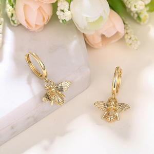 Colgante de Abeja Dorada, Chapado en Oro Amarillo, Estilo Clásico, Uso Diario, Joyería Unisex - Product Image 4