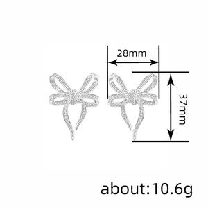 Orecchini E3502 in Oro Bianco con Diamanti a Fiocco, Classici da Donna per Uso Quotidiano, Diamanti Naturali Taglio Brillante Rotondo Colore D - Product Image 5