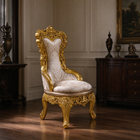 Fauteuil rembourré de style français avec cadre en bois sculpté à la main et finition dorée, chaise de salle à manger en tissu pour hôtel, restaurant et villa