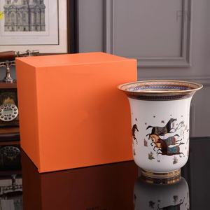 Jarrón de Cerámica Retro Europeo para Mesa, Diseño de Moda de Lujo Ligero, Decoración Ecológica para el Hogar, para Hotel o Salón de Banquetes - Product Image 1