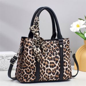 Hot Sale Leopard Tote Bags Large Capacity Leather Handbags Lady's PU Crossbody Shoulder Bag - Product Image 3