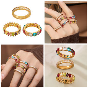 Anillo de Eternidad Personalizado con Zirconia en Oro de 18K y Bisel Geométrico para Mujer, Anillo de Dedo Índice de Acero Inoxidable a la Moda - Product Image 2