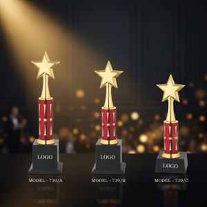 Trofeo Estrella con Columna Roja y Estrella Dorada en la Parte Superior, Modelo 739, Fundición a Presión, Metálico, Portátil, para Eventos Deportivos, Grabado Disponible, Base de Madera - Product Image 1