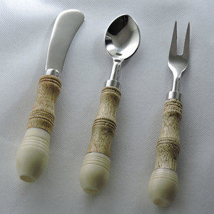 Ensemble de 3 couteaux cuillère fourchette en bois au design élégant fait à la main en résine Ensemble de couverts pour cadeaux - Product Image 3
